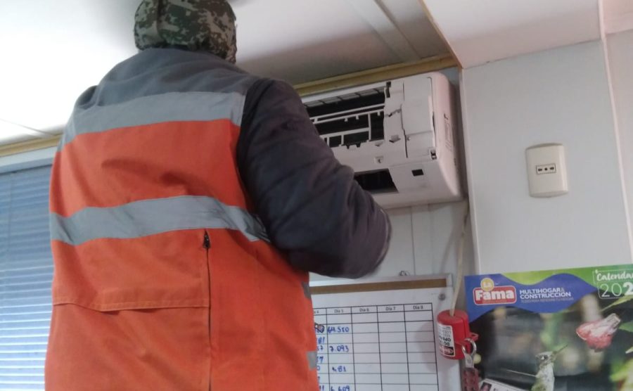 Mantenimiento Equipos Aire Acondicionados.